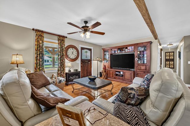 285 E Tennessee Avenue, Mccaysville, GA 30555