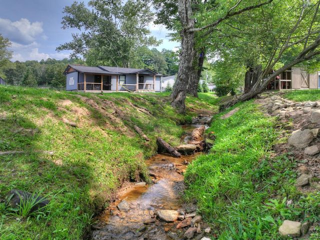 285 E Tennessee Avenue, Mccaysville, GA 30555