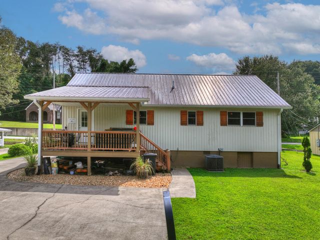 285 E Tennessee Avenue, Mccaysville, GA 30555