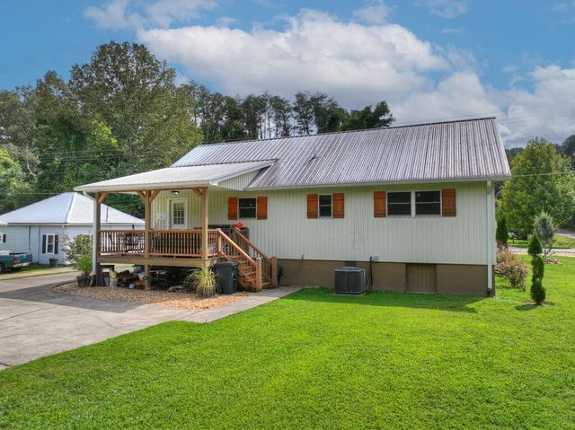 285 E Tennessee Avenue, Mccaysville, GA 30555