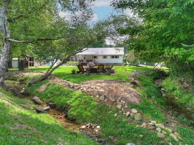 285 E Tennessee Avenue, Mccaysville, GA 30555