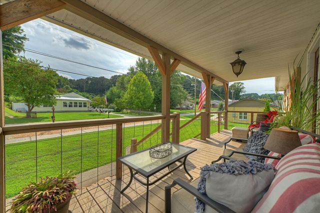 285 E Tennessee Avenue, Mccaysville, GA 30555