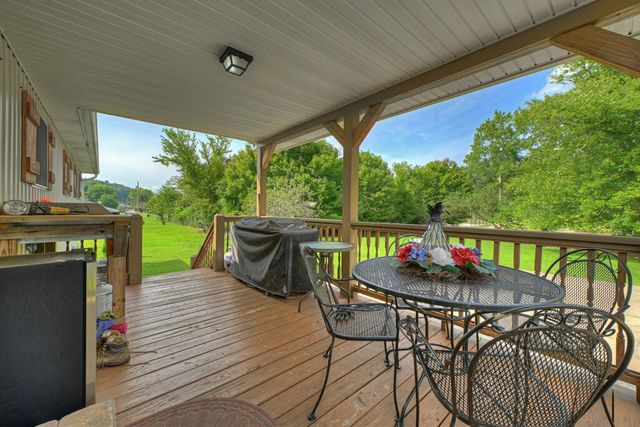 285 E Tennessee Avenue, Mccaysville, GA 30555