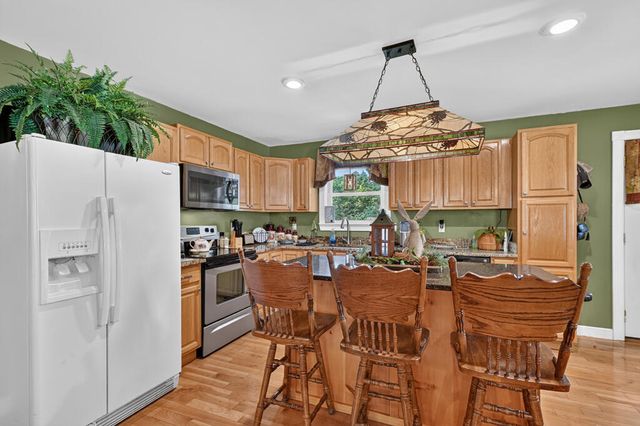 285 E Tennessee Avenue, Mccaysville, GA 30555