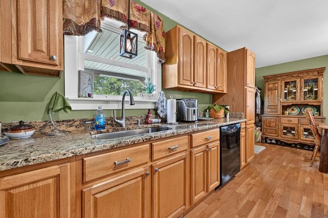 285 E Tennessee Avenue, Mccaysville, GA 30555