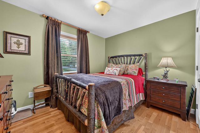 285 E Tennessee Avenue, Mccaysville, GA 30555