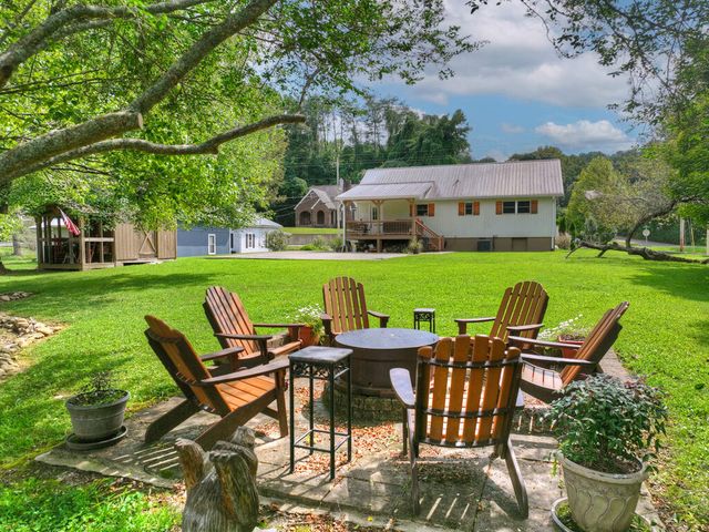 285 E Tennessee Avenue, Mccaysville, GA 30555