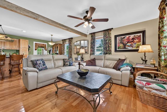 285 E Tennessee Avenue, Mccaysville, GA 30555