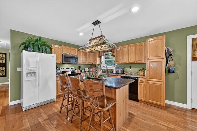 285 E Tennessee Avenue, Mccaysville, GA 30555