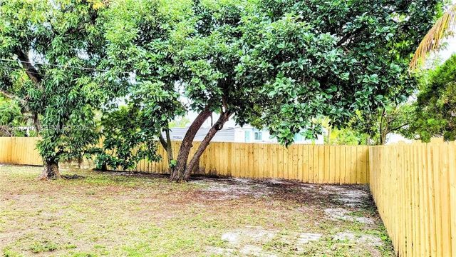 18011 NW 6th Place 0, Miami Gardens, FL 33169