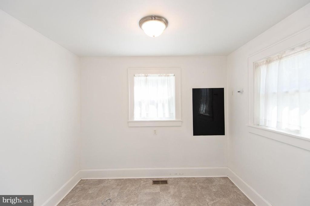 Image 11 of property listing at 305 NORTH MAIN ST, Hurlock, MD 21643