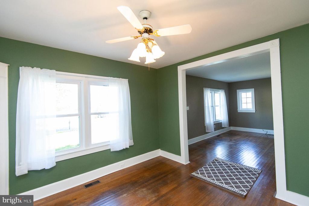 Image 12 of property listing at 305 NORTH MAIN ST, Hurlock, MD 21643