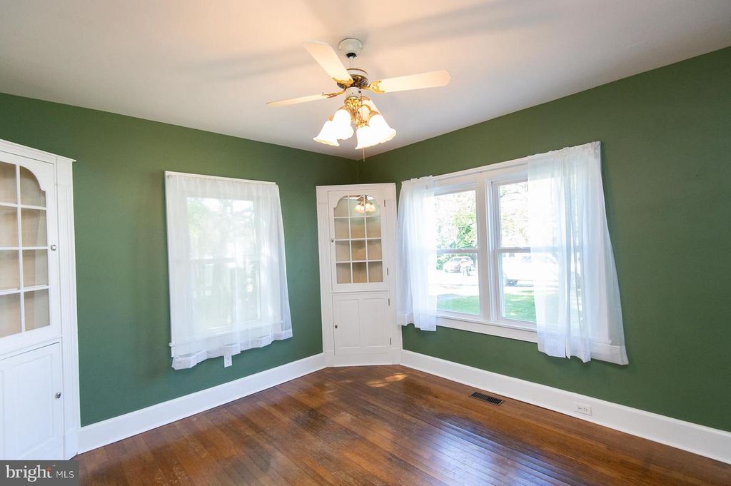 Image 15 of property listing at 305 NORTH MAIN ST, Hurlock, MD 21643