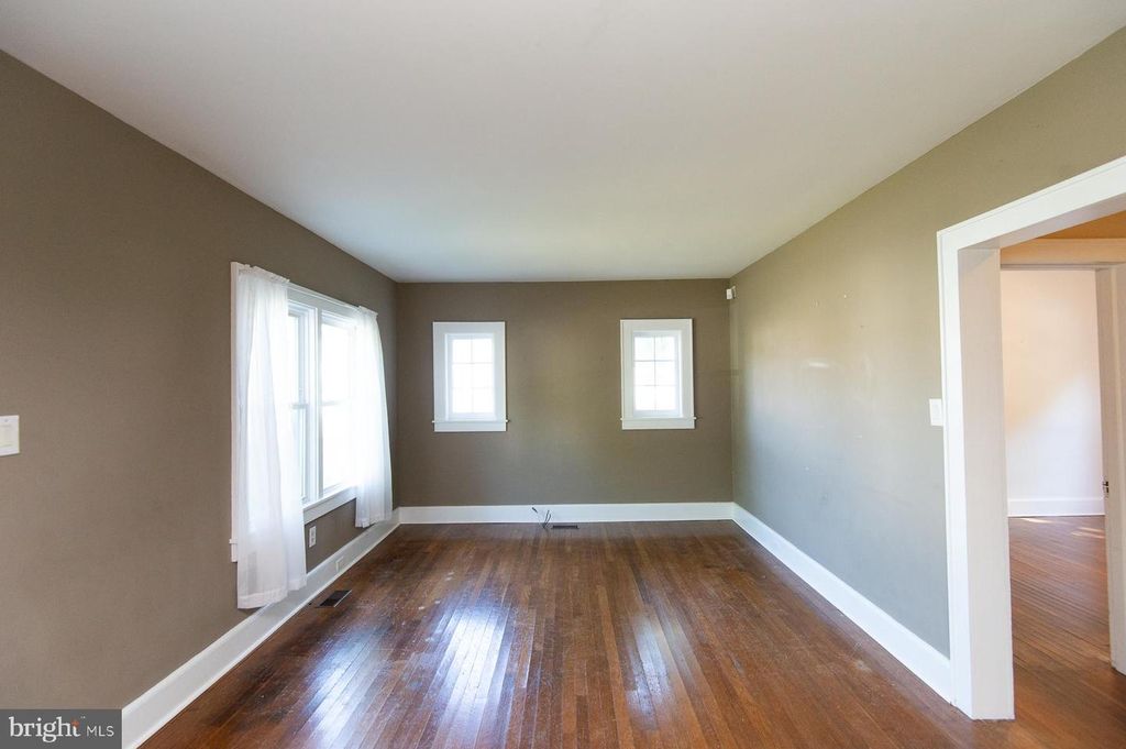 Image 16 of property listing at 305 NORTH MAIN ST, Hurlock, MD 21643