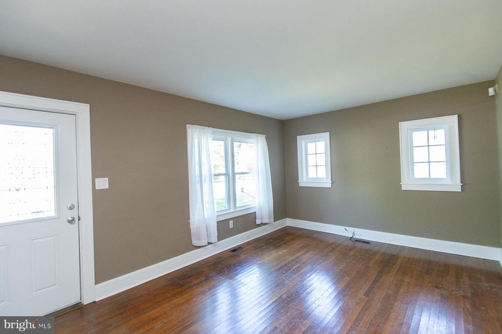 Image 17 of property listing at 305 NORTH MAIN ST, Hurlock, MD 21643