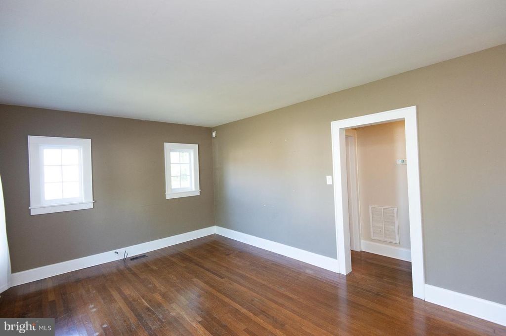 Image 18 of property listing at 305 NORTH MAIN ST, Hurlock, MD 21643