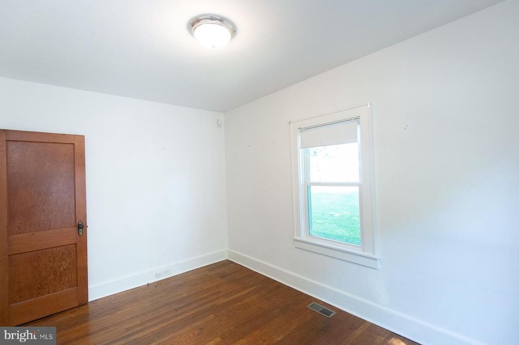 Image 25 of property listing at 305 NORTH MAIN ST, Hurlock, MD 21643