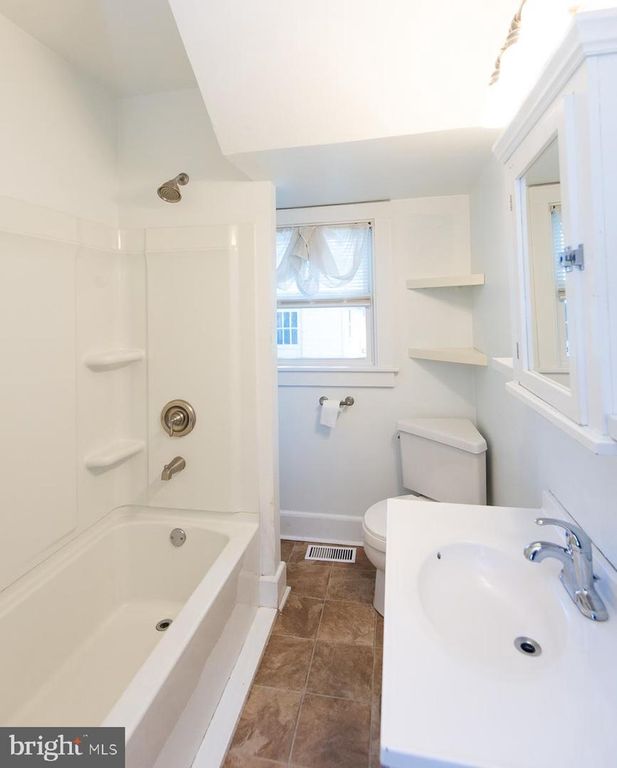 Image 26 of property listing at 305 NORTH MAIN ST, Hurlock, MD 21643