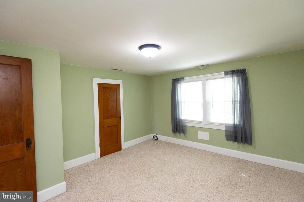 Image 30 of property listing at 305 NORTH MAIN ST, Hurlock, MD 21643