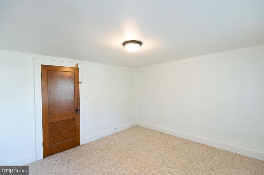 Image 34 of property listing at 305 NORTH MAIN ST, Hurlock, MD 21643