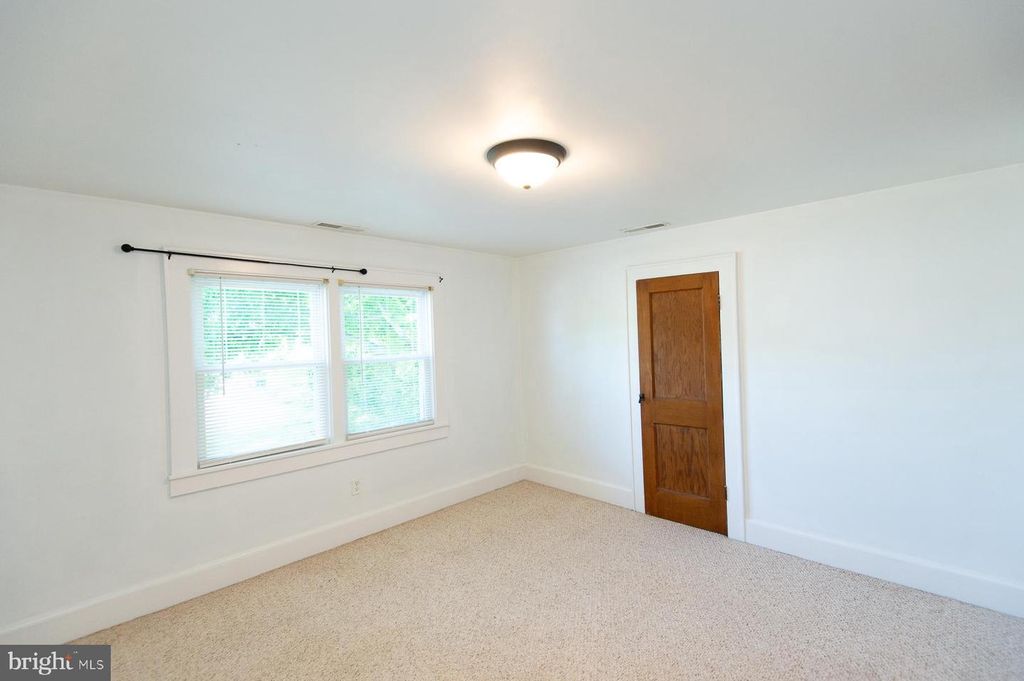 Image 36 of property listing at 305 NORTH MAIN ST, Hurlock, MD 21643