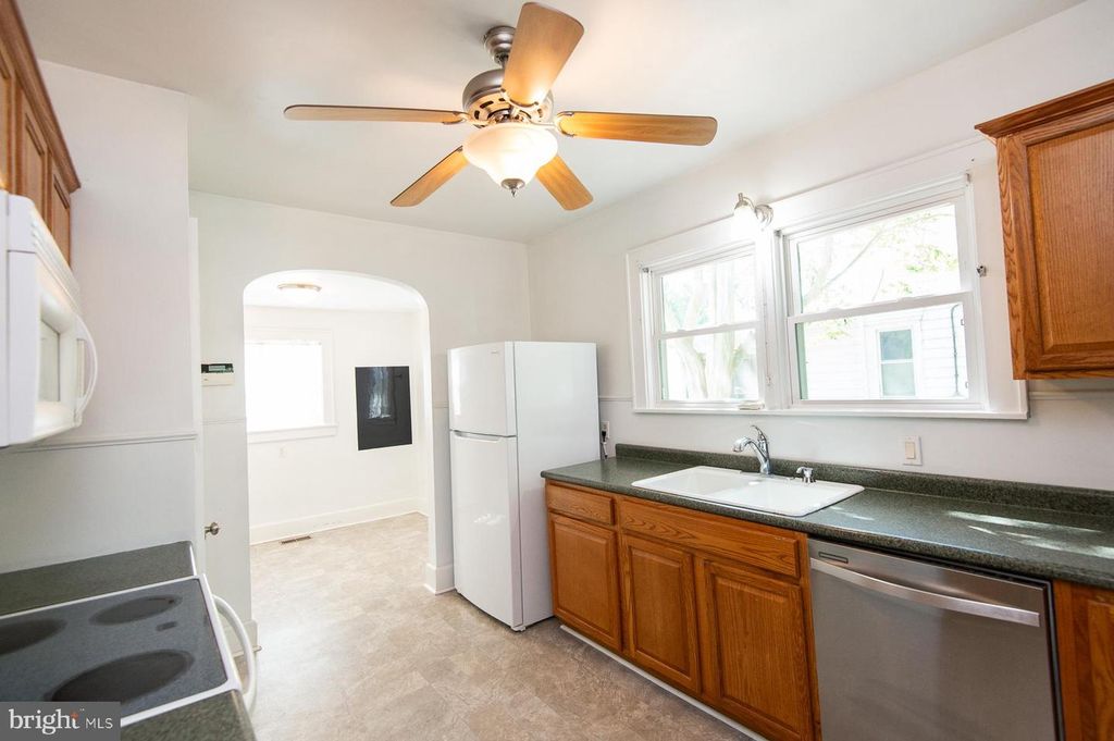 Image 6 of property listing at 305 NORTH MAIN ST, Hurlock, MD 21643