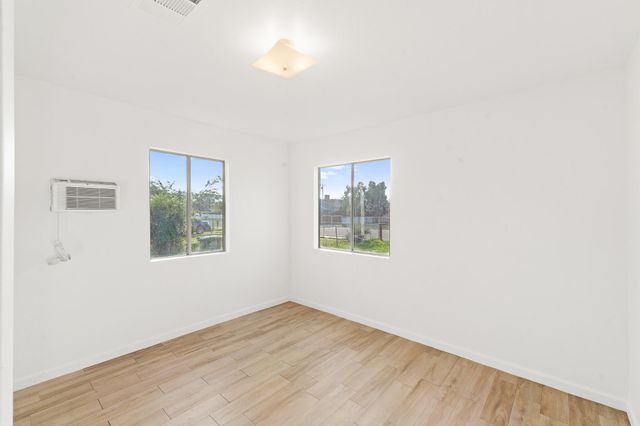 404 S Shasta Avenue, Farmersville, CA 93223