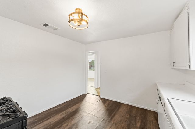 404 S Shasta Avenue, Farmersville, CA 93223