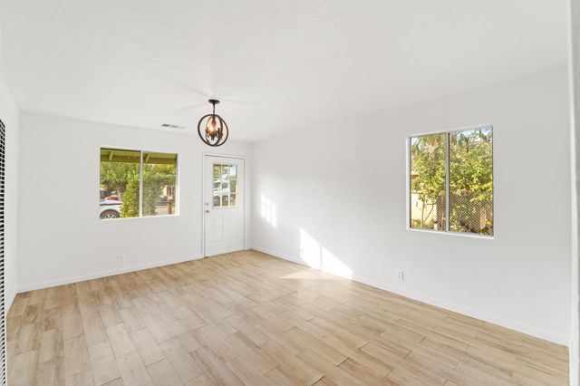 404 S Shasta Avenue, Farmersville, CA 93223