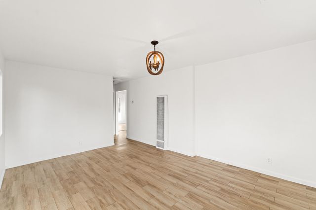 404 S Shasta Avenue, Farmersville, CA 93223