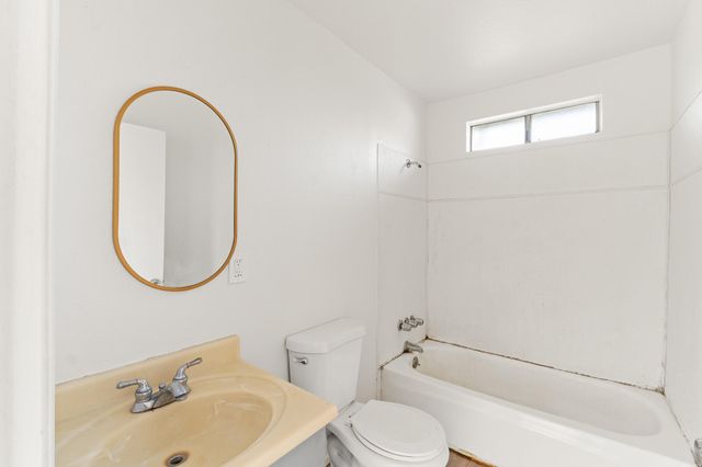 404 S Shasta Avenue, Farmersville, CA 93223