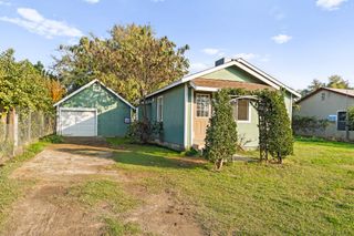 404 S Shasta Avenue, Farmersville, CA 93223