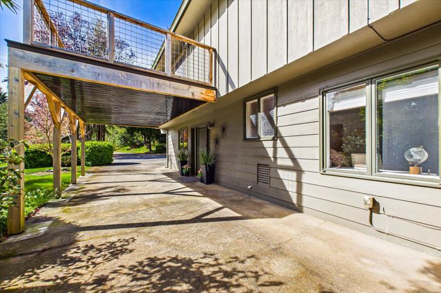 3255 Buttermilk Lane, Arcata, CA 95521