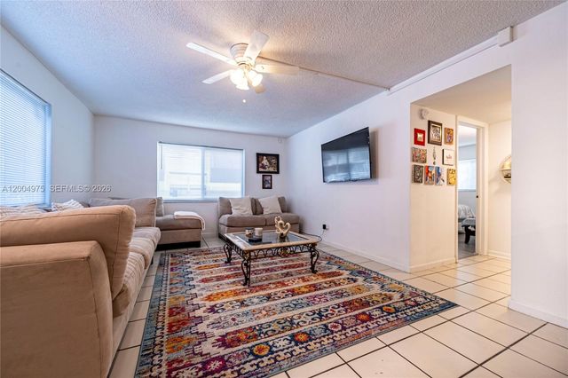 4524 SW 54th St 501-W, Dania Beach, FL 33314