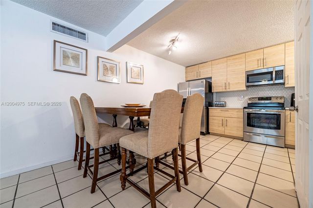 4524 SW 54th St 501-W, Dania Beach, FL 33314