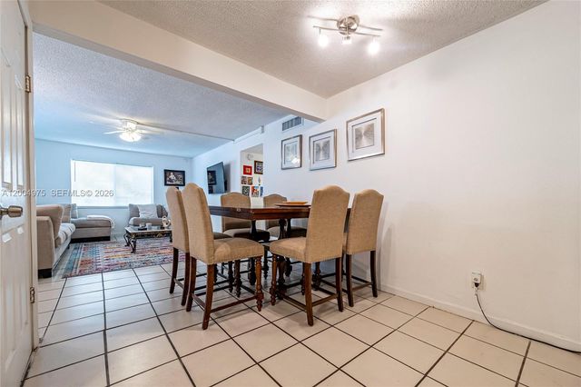 4524 SW 54th St 501-W, Dania Beach, FL 33314