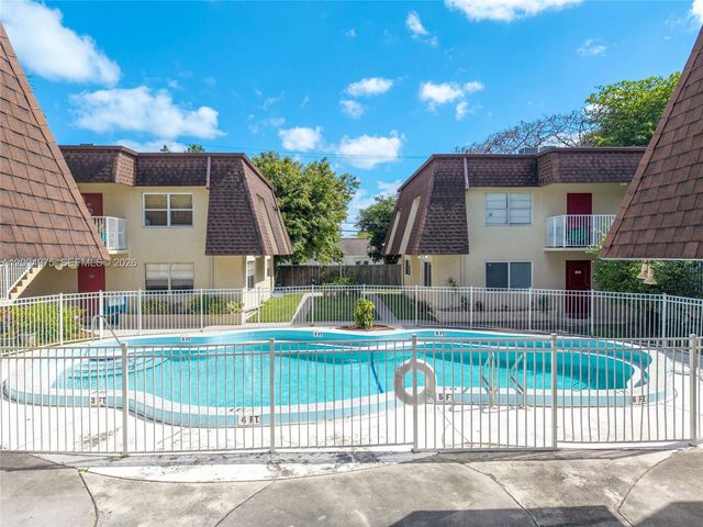 4524 SW 54th St 501-W, Dania Beach, FL 33314