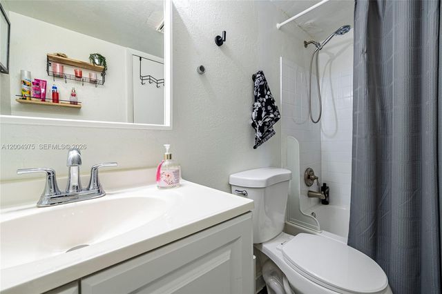 4524 SW 54th St 501-W, Dania Beach, FL 33314