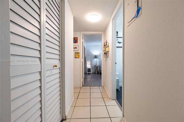 4524 SW 54th St 501-W, Dania Beach, FL 33314