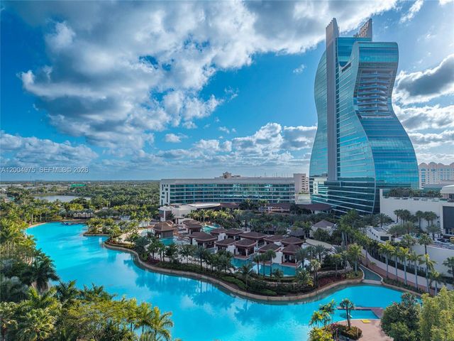 4524 SW 54th St 501-W, Dania Beach, FL 33314