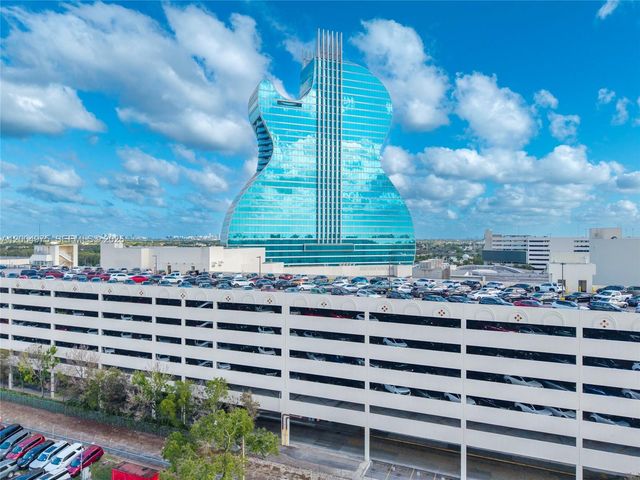 4524 SW 54th St 501-W, Dania Beach, FL 33314