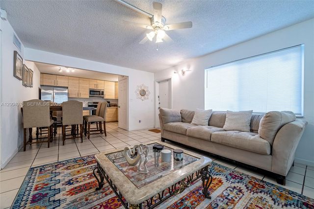 4524 SW 54th St 501-W, Dania Beach, FL 33314