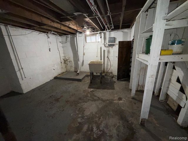 15900 Coram Street, Detroit, MI 48205