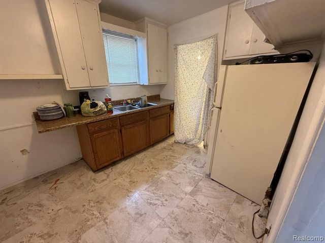 15900 Coram Street, Detroit, MI 48205