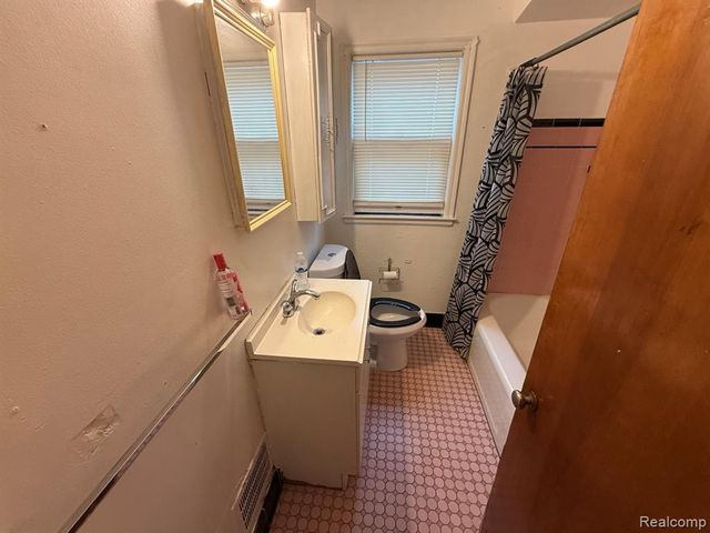 15900 Coram Street, Detroit, MI 48205