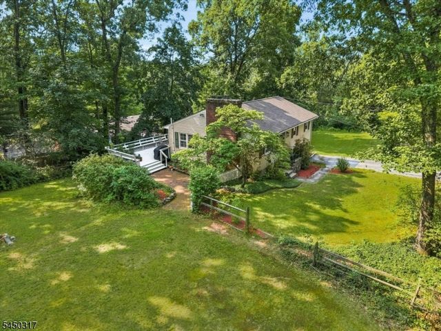 2 Oak Dr, Hampton Twp., NJ 07860