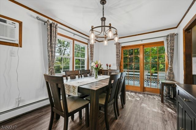 2 Oak Dr, Hampton Twp., NJ 07860