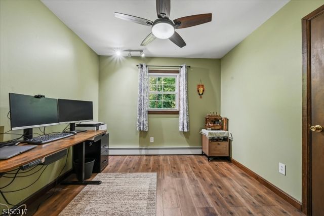 2 Oak Dr, Hampton Twp., NJ 07860
