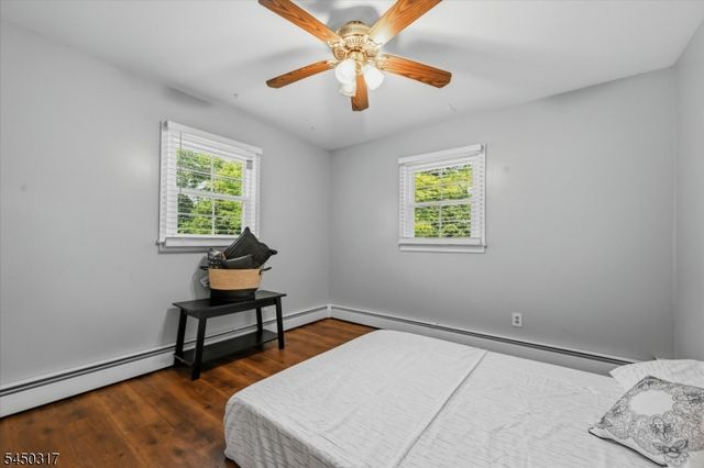 2 Oak Dr, Hampton Twp., NJ 07860