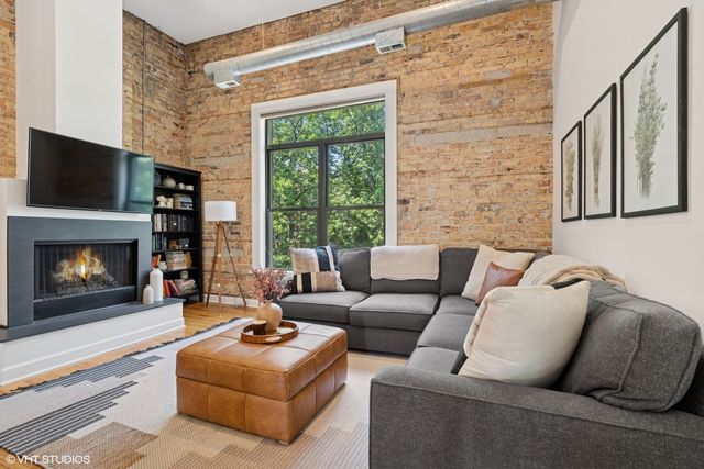 717 W Briar Place 3W, Chicago, IL 60657